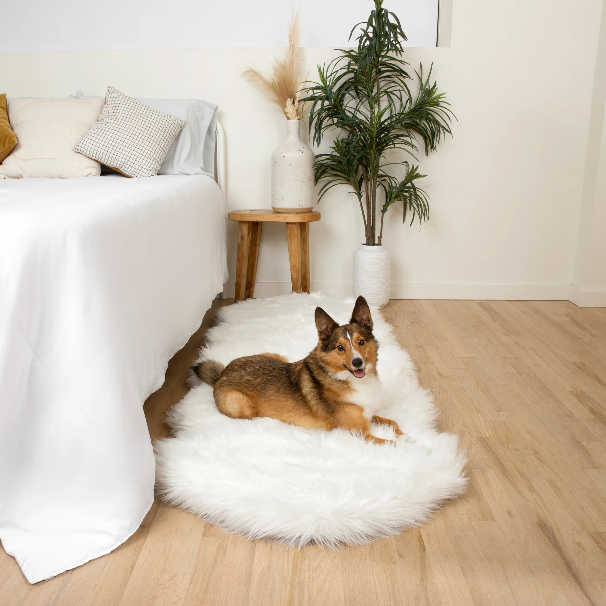 PupRug® Runner Faux Fur Memory Foam Dog Bed - Curve Polar White - Image 2