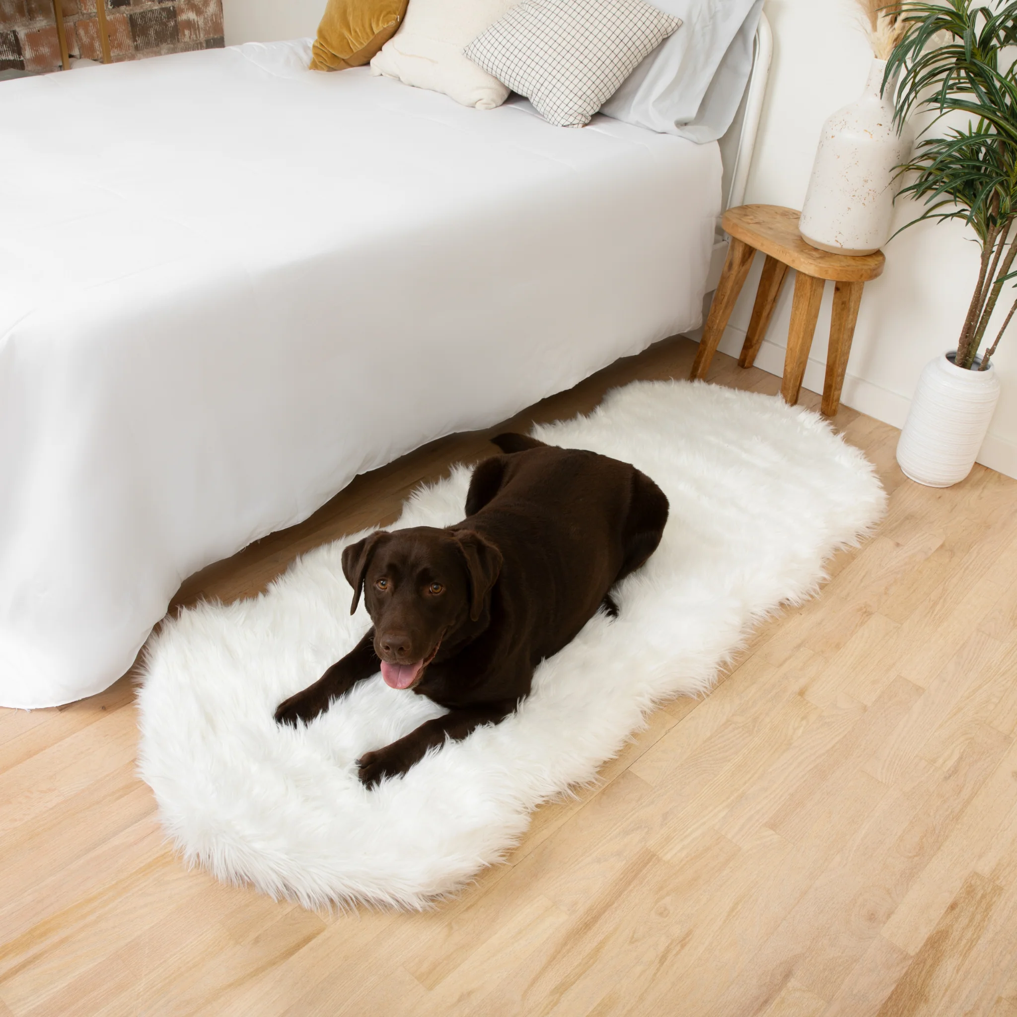 PupRug® Runner Faux Fur Memory Foam Dog Bed - Curve Polar White - Image 3